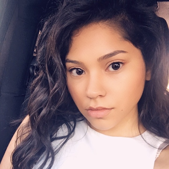 Meet your Posher, Rebeca - Picture 1 of 1